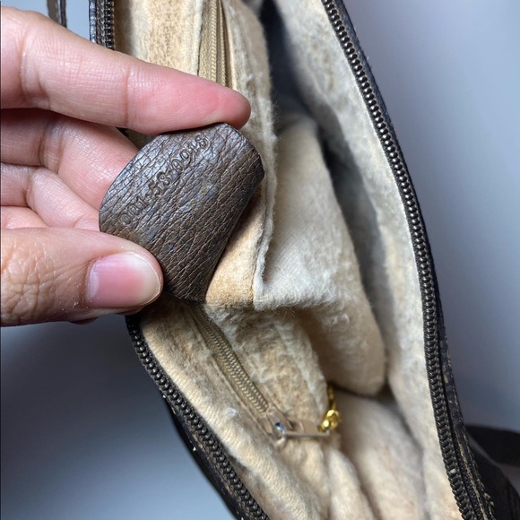 Crossbody - Picture 4 of 16